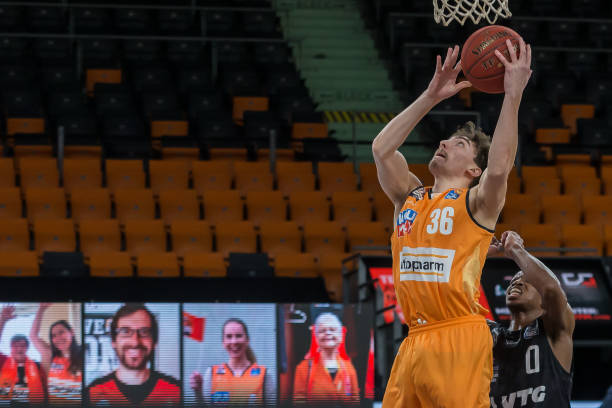 在赛后的采 在赛后的采